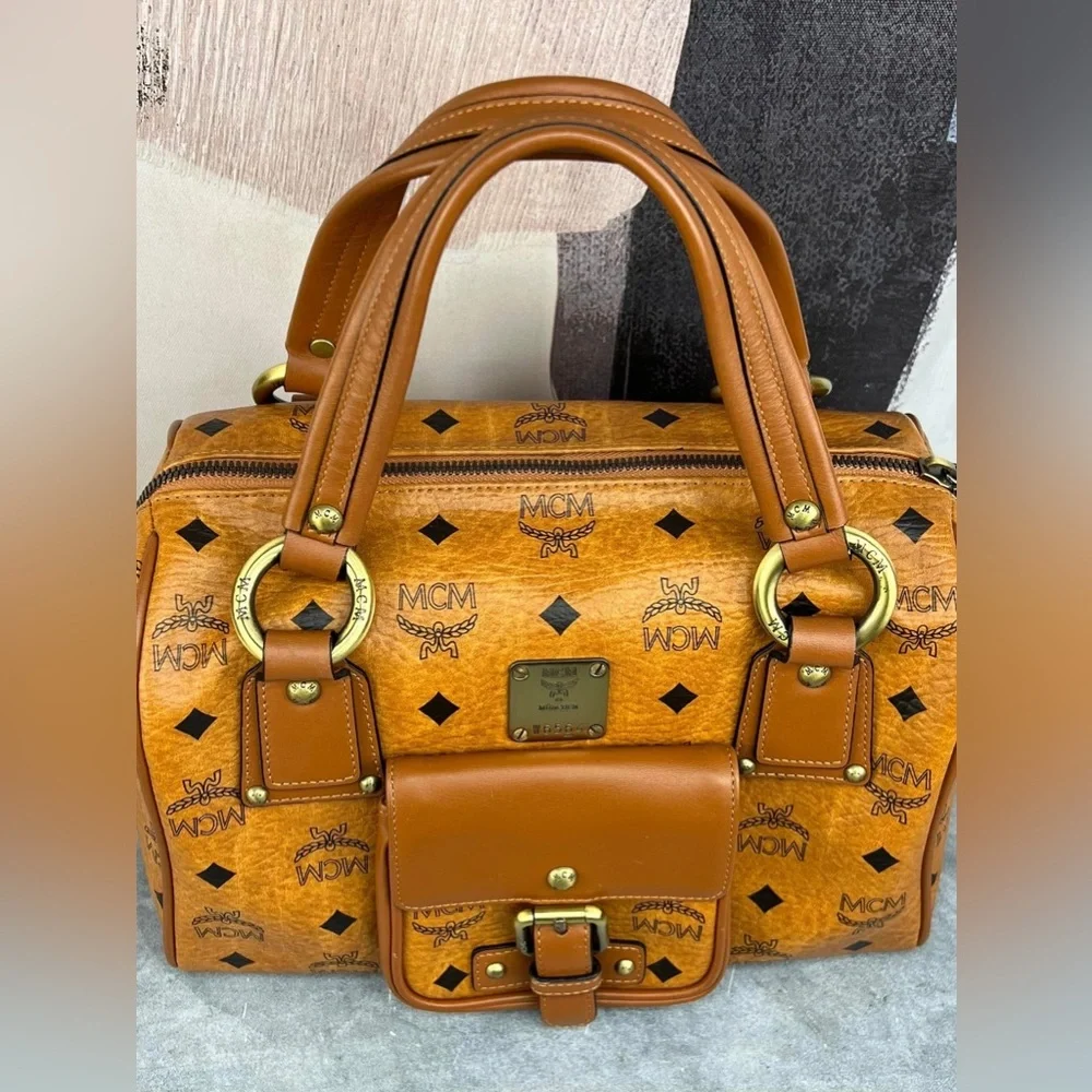π΅ MCM Boston Arm Bag π΅ - Picture 2 of 16